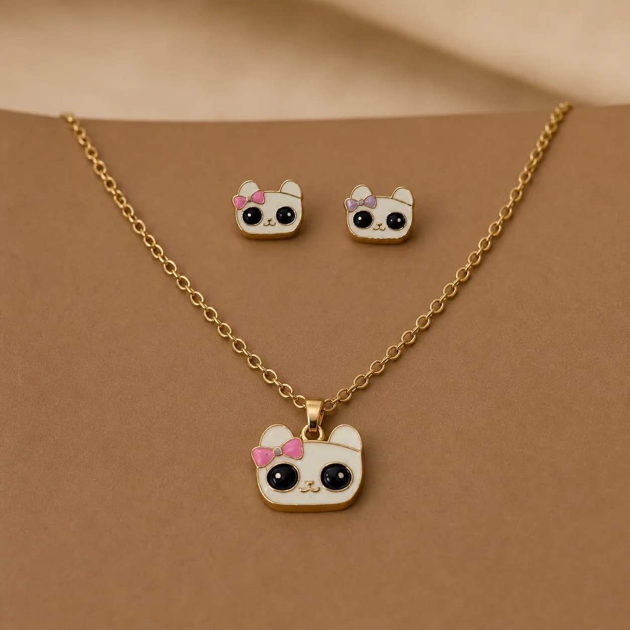 Peeking Panda Necklace Set