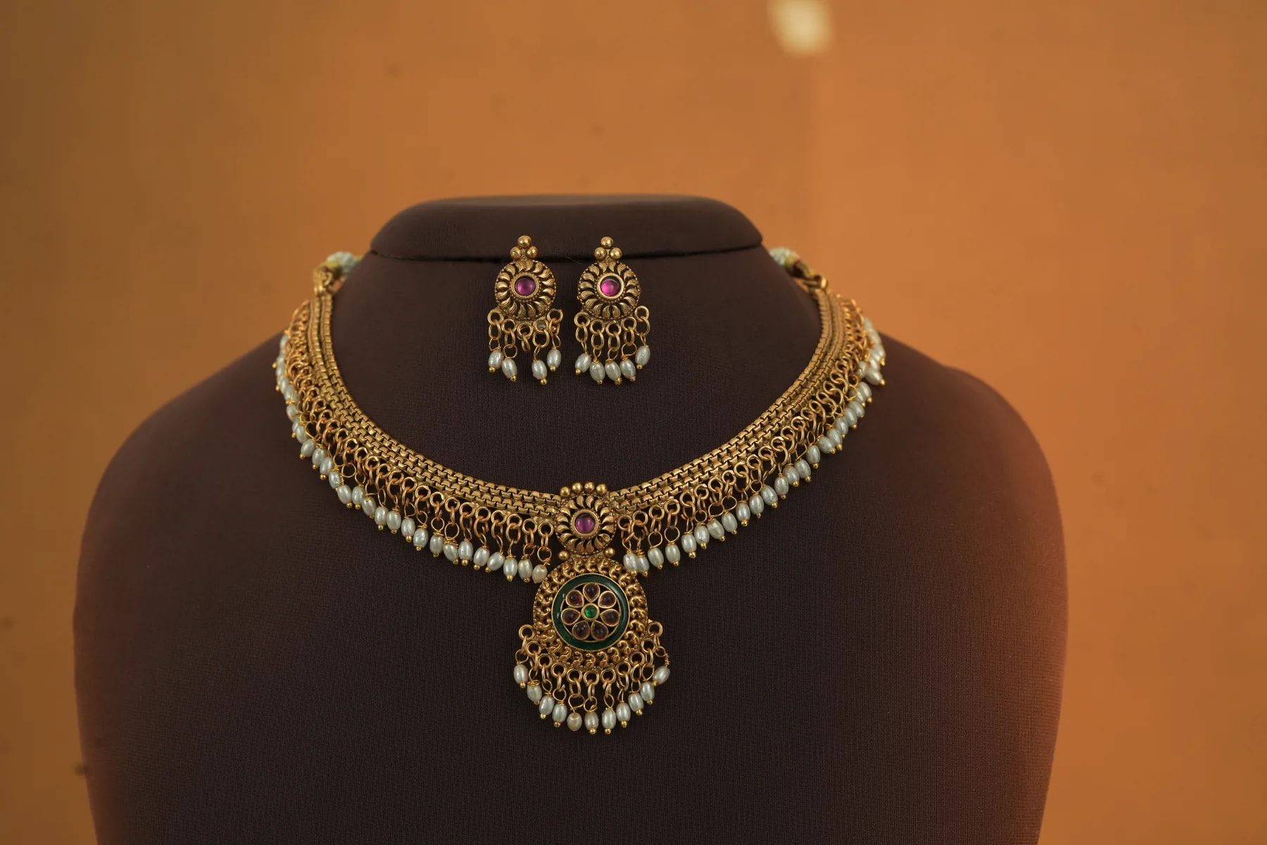 Mrinal Antique Pearl Set