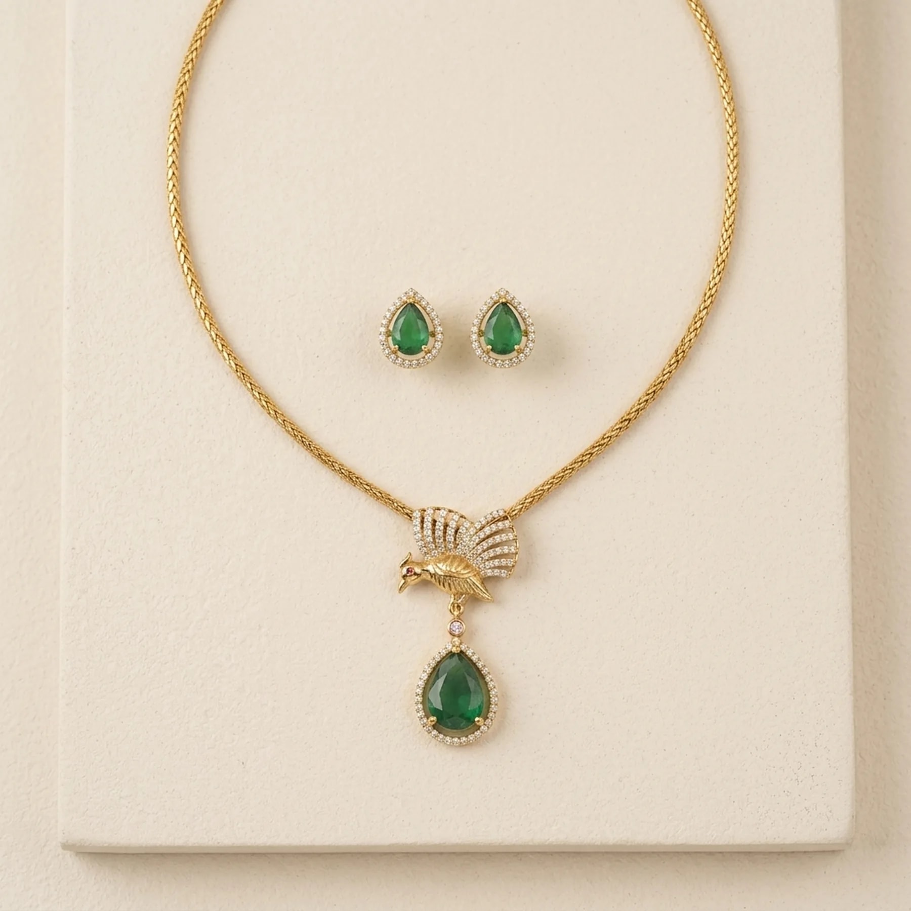 Emerald Pear Drop Bird Short Chain Set