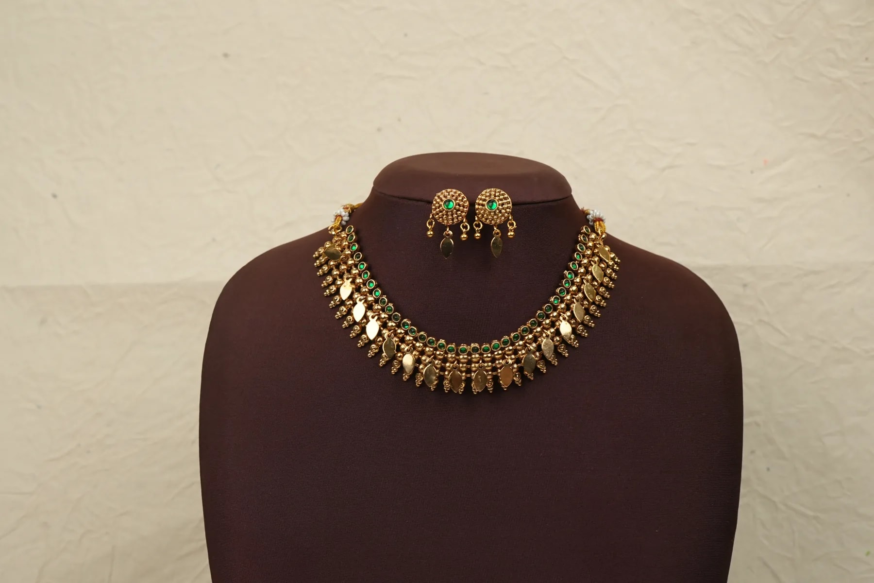 Elakkathali Marakata Choker Set