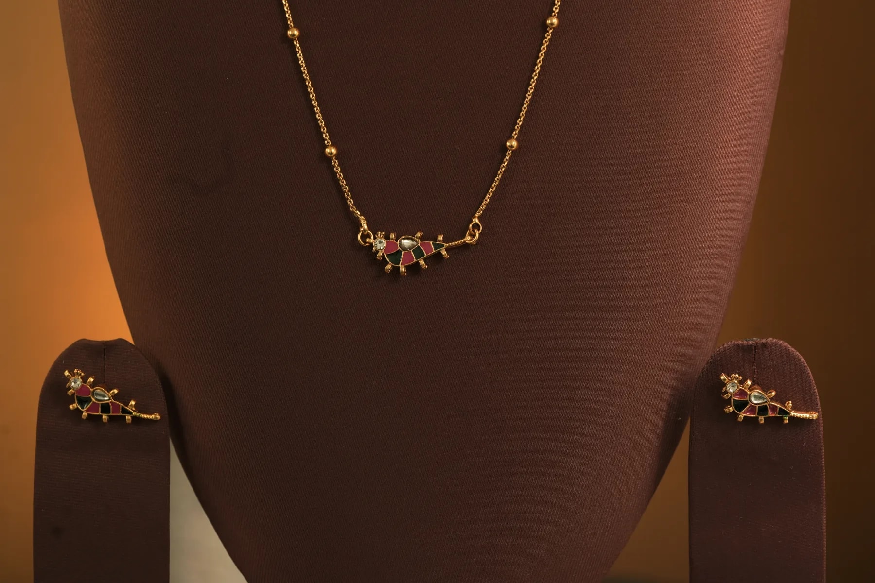 Traditional Parrot Pendant Chain Set