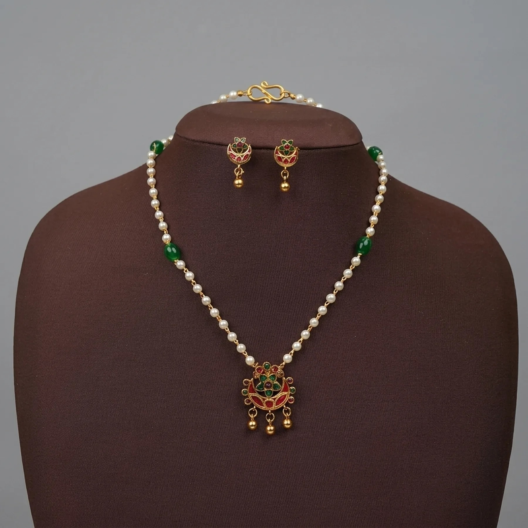 Classic Chand Pearl & Green Oval Bead Mala Set